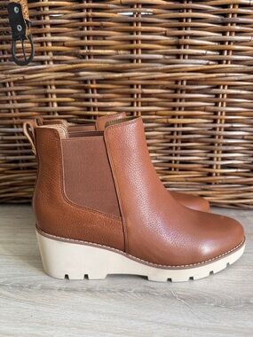 VIONIC Women's Tan Chelsea Wedge Booties - Classic Comfort Size 10